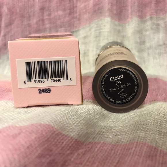 NWT Too Faced Multi-Use Sculpting Concealer - Picture 3 of 3